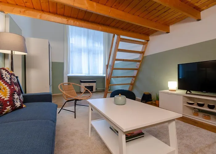 Cosy Apartment In Central District.
