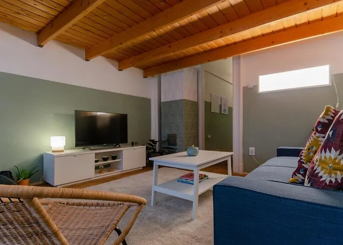 Cosy Apartment In Central District.
