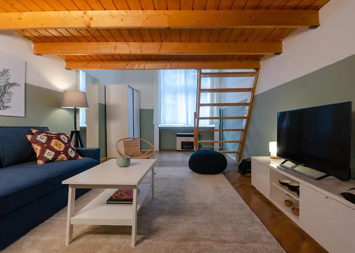 Cosy Apartment In Central District.
