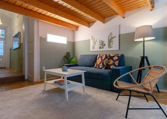Cosy Apartment In Central District.