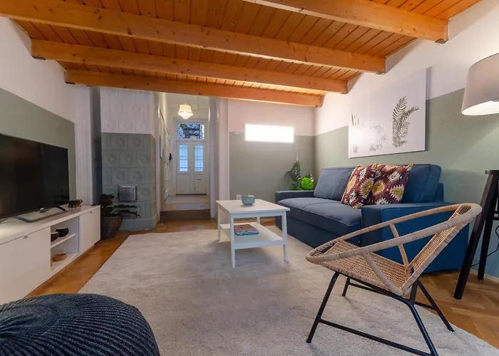 Cosy Apartment In Central District.