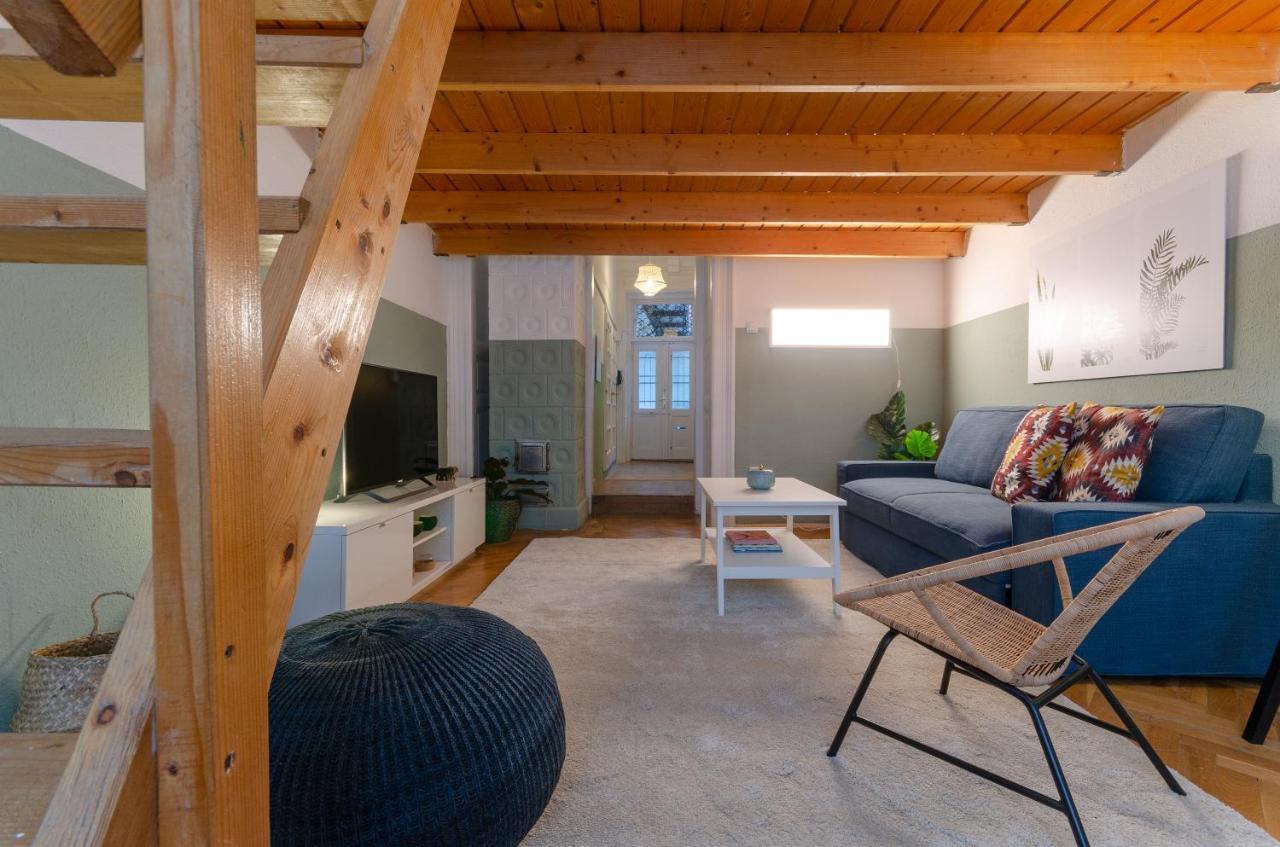 Cosy In District. *